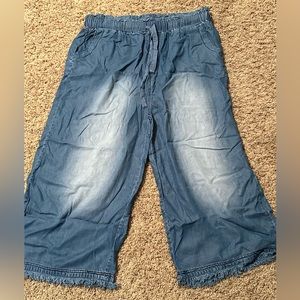 Gaucho style denim pants with frayed bottom, super cute! NWT